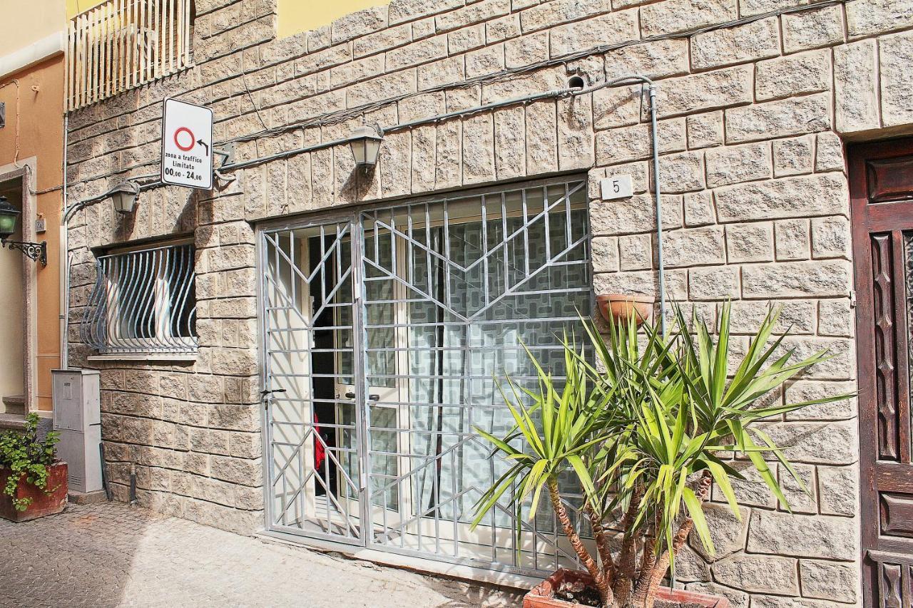 #Garibaldi 05 - Old Town Apartment Olbia Exterior foto